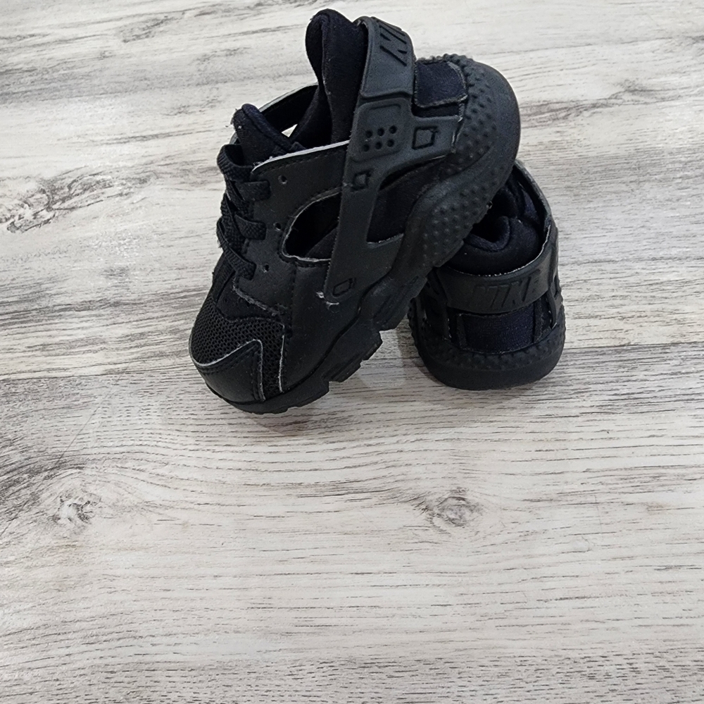 Nike huarache baby shoes
